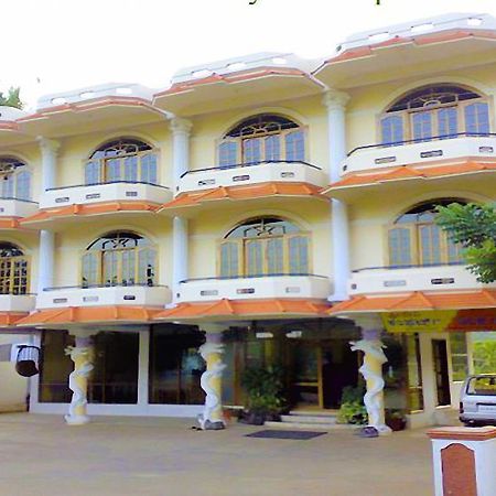 Hotel Sri Devi Comforts Chikmagalur Exterior photo